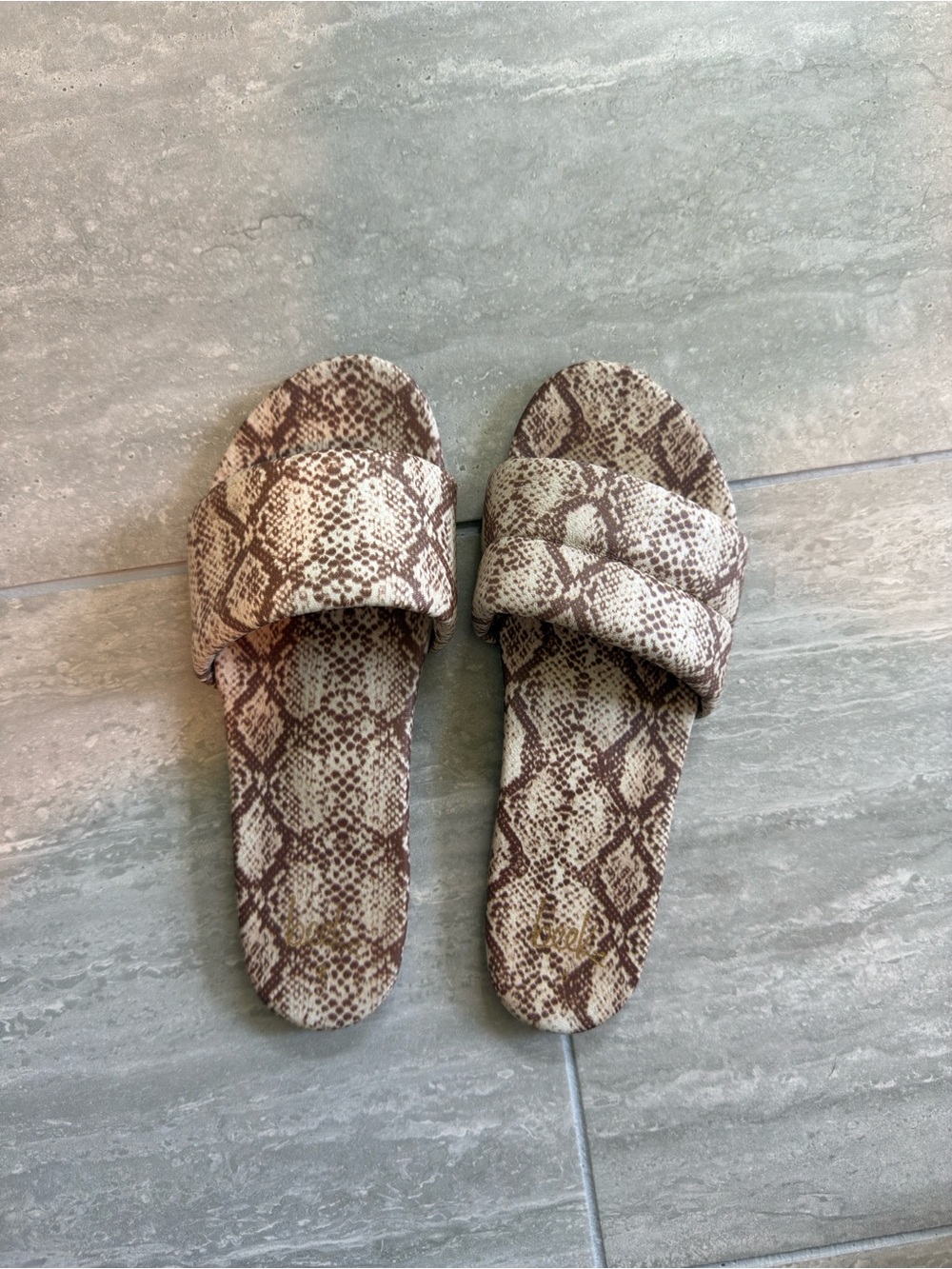 Womens Beek Sandals / Slides size 8